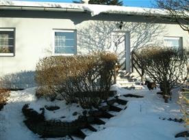 Pohled ze zahrady v zimě