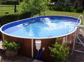 Vyhřívaný bazén na dvoře