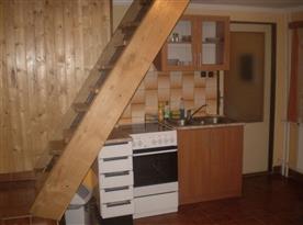 Kuchyně a mlynářské schody do podkroví