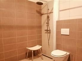 Sprchový kout s toaletou