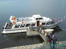Výletní loď  na vodní nádrži Vranov