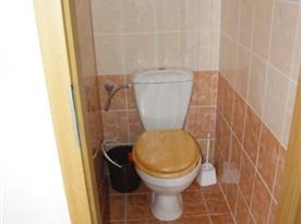 Samostatná toaleta v přízemí
