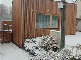 Domeček v Zahrádkách pod sněhem
